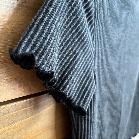 Black/Grey Cropped Ribbed Mock Neck Tee - Picture 4 of 5
